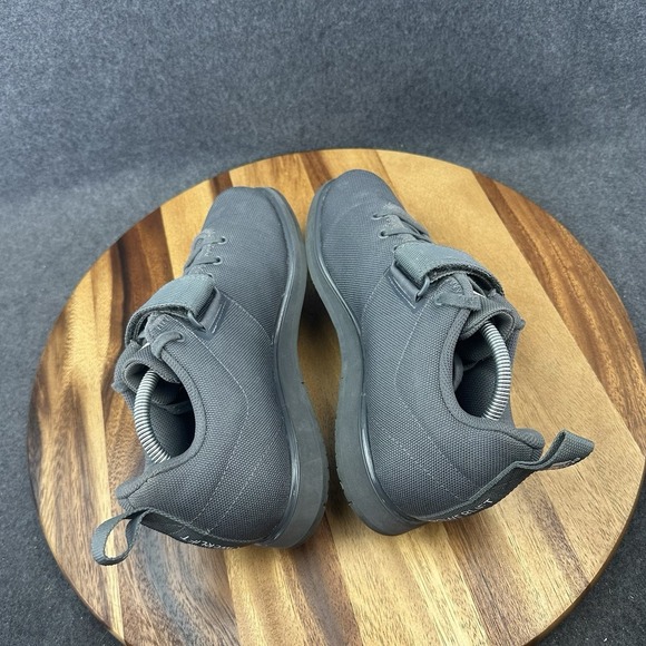 Athletic_Shoes